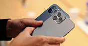 Verizon Is Finally Giving Away iPhones to Win Over 5G Customers [telecom]  |  By Scott Moritz and Alix Steel  * New 5G customers get $1,100 device credit;...