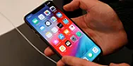 Apple, Qualcomm Trade Blows in Long-Running Patent Fight [telecom]  |  U.S. trade body hands each a victory over licensing of chips for iphone iPhone...