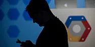 The Cellphone Contract Era is So Dead [telecom]  |  by Kevin Fitchard Verizon's new pricing plans mean phone contracts and...